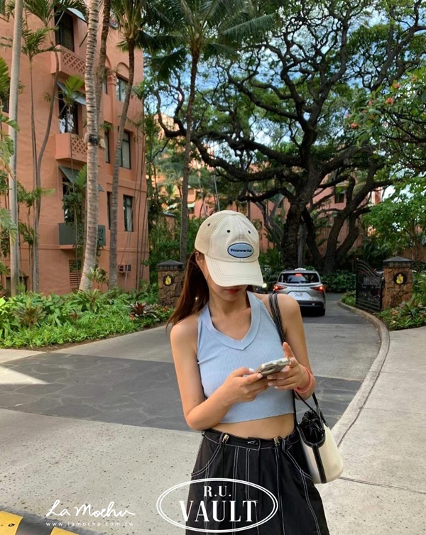 歐美削肩坑條背心